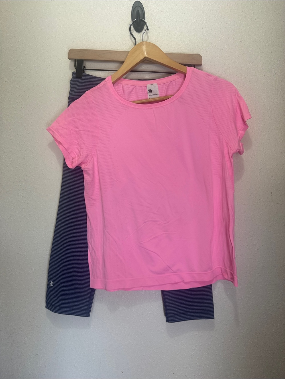 Athletic Pink Short Sleeve Performance Tee & Capri Leggings, Size M